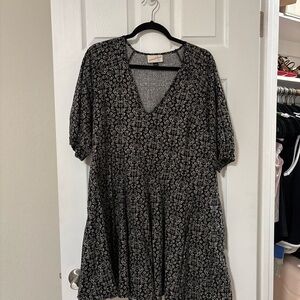 Universal Thread Black and White Floral Midi Dress